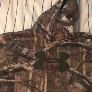 Under Armour sweatshirt